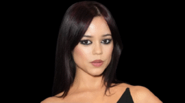 Jenna Ortega debuts bleached brows at CinemaCon 2025, sporting a bold Versace look with lavender tones.