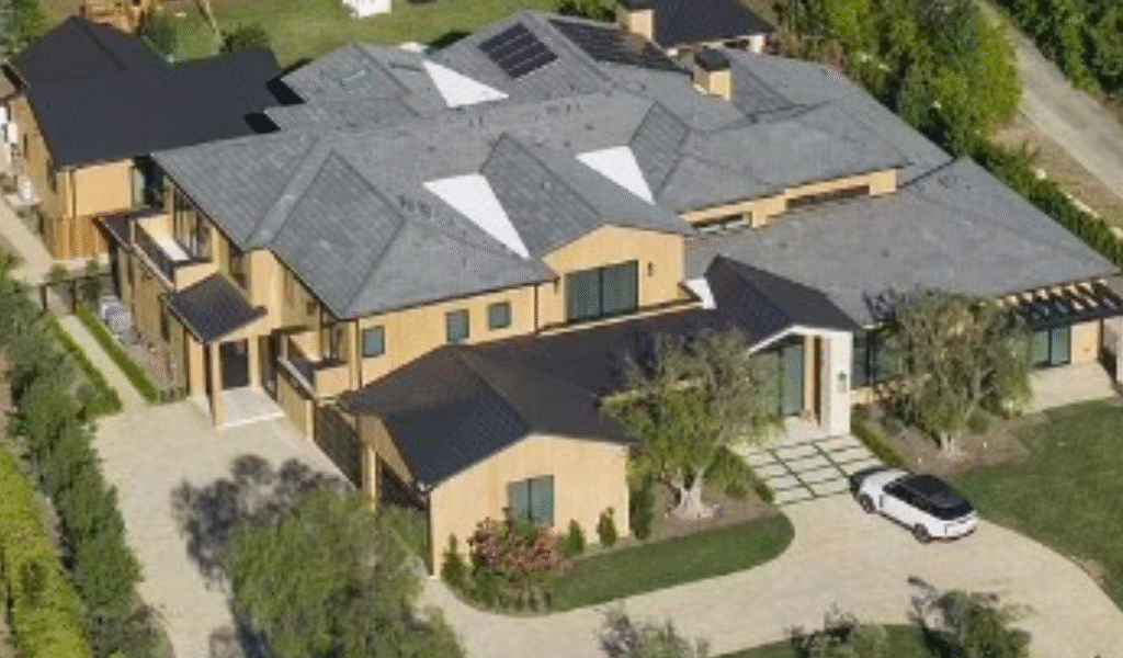 Nicki Minaj’s House Swatted AGAIN?! Somebody Clearly Wants the Queen Behind Bars — But Why?! 1 Nicki Minaj’s home reportedly swatted again, sparking fan outrage and conspiracy theories about targeting the rap queen.
