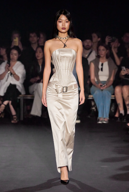Sydney Sweeney Just Gave the Anti-Bridal Corset a Whole New Attitude (With a Belt, No Less!) 2 Sydney Sweeney stuns in a silver Anti-Bridal Corset at CinemaCon 2025, styled with a bold belt and soft glam beauty look.