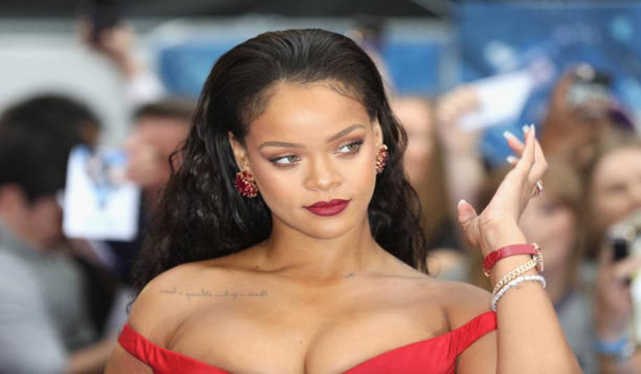 Rihanna strutting in a scarf-as-skirt maternity look, redefi