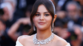 Selena Gomez smiling as she spots Martin Short texting Meryl Streep during the Emmys.