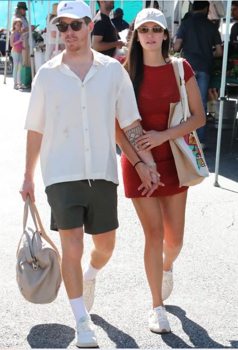 Nina Dobrev & Shaun White Held Hands at Farmers Market Days Before Breakup 1 Nina Dobrev and Shaun White holding hands at LA farmers market before breakup.