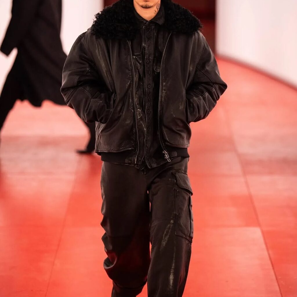 From Pitch to Catwalk: Romeo Beckham Trades Football Boots for Leather Runway Looks 1 Romeo Beckham walks the runway at London Fashion Week in an all-black leather bomber and cargo trousers for H&M’s A/W25 collection debut.
