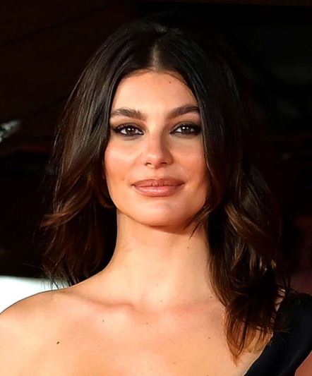 25 Iconic Celebrity Curtain Bangs Styles That Always Look Amazing 12 Celebrity curtain bangs inspiration and hairstyle examples