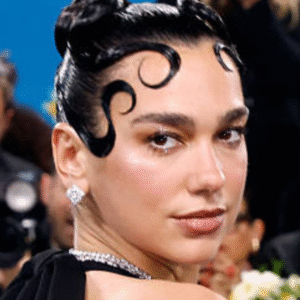 Dua Lipa’s Holiday Nail Look: Peachy-Pink Nails With Starry Sparkle