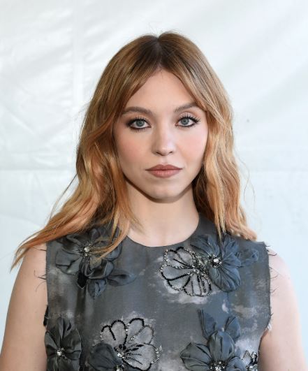 25 Iconic Celebrity Curtain Bangs Styles That Always Look Amazing 13 Celebrity curtain bangs inspiration and hairstyle examples