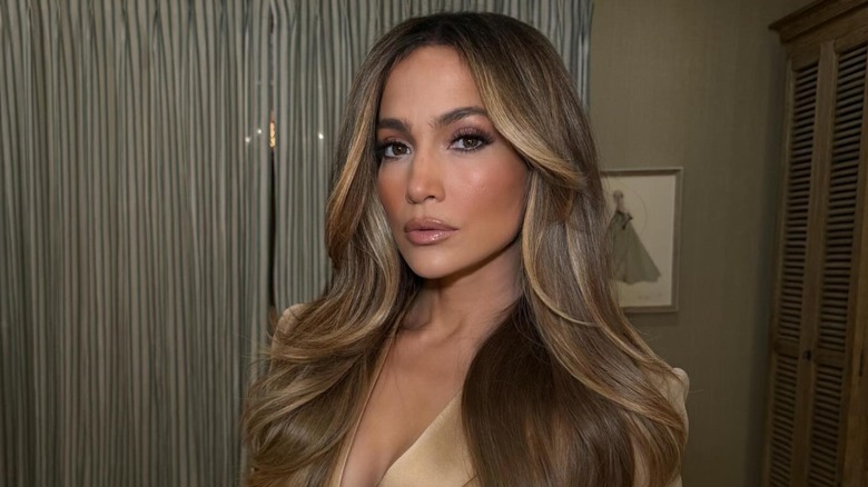 Jennifer Lopez embraces a high‑impact version of curtain bangs, blending them seamlessly into her long, layered hair.