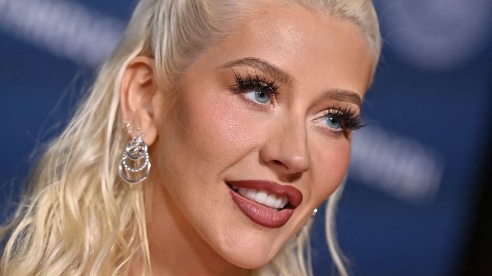 Christina Aguilera showing her retro red-and-white holiday manicure on The Jennifer Hudson Show