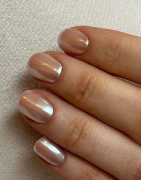 Close up of Champagne Chrome nails