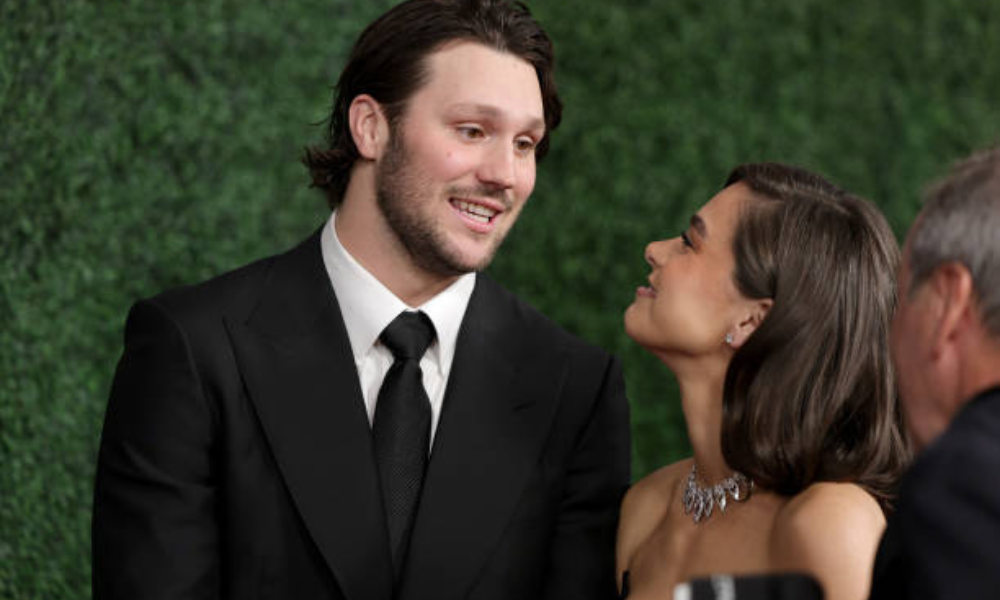 Hailee Steinfeld Is Pregnant — Josh Allen Plants the Softest Announcement Kiss 1 Hailee Steinfeld Is Pregnant — Josh Allen Plants the Softest Announcement Kiss