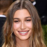 Hailey Bieber bob hairstyle 2025 with ’90s-inspired lob