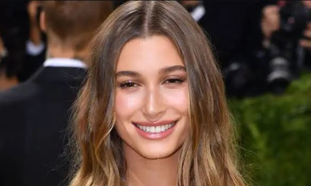 Is Hailey Bieber Back to the Bob Hairstyle—or a Lob Twist? 37 Hailey Bieber bob hairstyle 2025 with ’90s-inspired lob