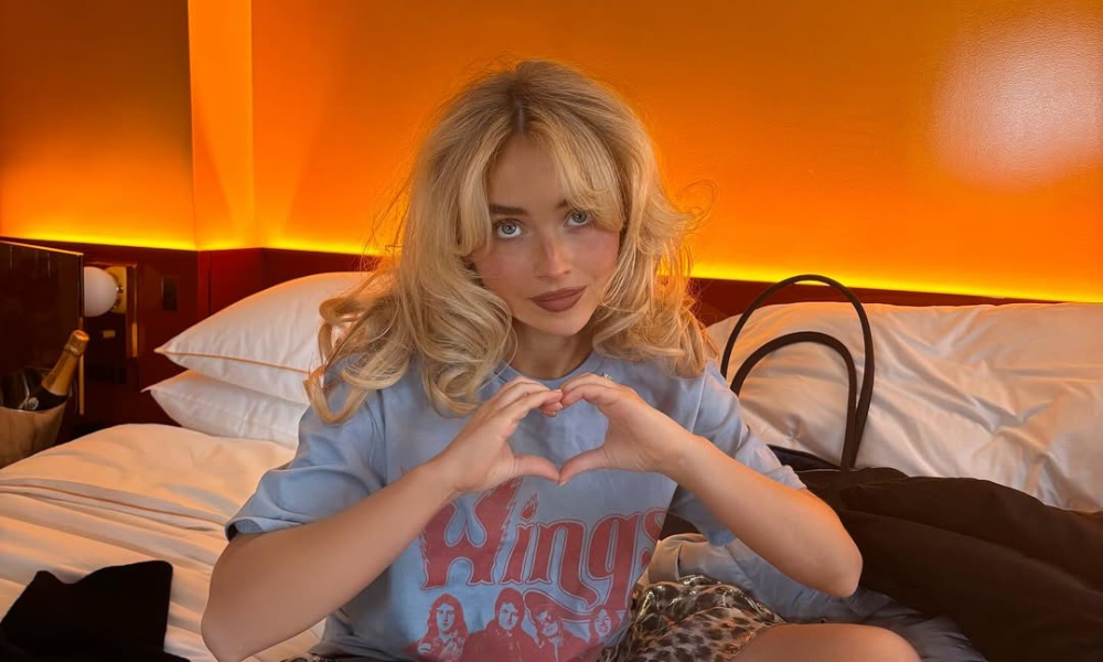 Popheads Reddit Slam Sabrina Carpenter’s Deluxe Snub 39 Fans on Popheads Reddit reacting to Sabrina Carpenter's deluxe version snub for Man’s Best Friend