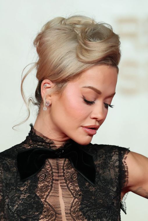 Rita Ora’s Soft-Service Ice Cream Hair Is Giving All the Sweet Vibes 3 Whimsical soft serve updo hairstyle with side bangs and blonde curls