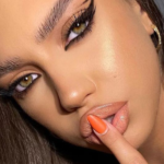 Siren eyes dramatic eyeliner tutorial, smoky elongated cat-eye makeup