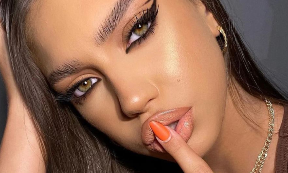 Siren eyes dramatic eyeliner tutorial, smoky elongated cat-eye makeup