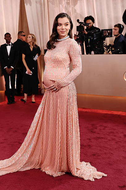 Hailee Steinfeld maternity style Golden Globes 2026 red carpet look