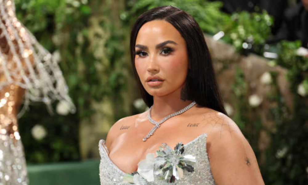 Demi Lovato outline manicure with nude base and thin black edges on short nails at Grammys after-party